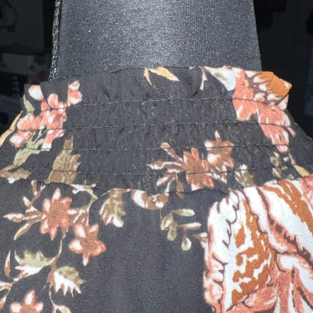 Elegant Black and Brown Blouse - Picture 11 of 11